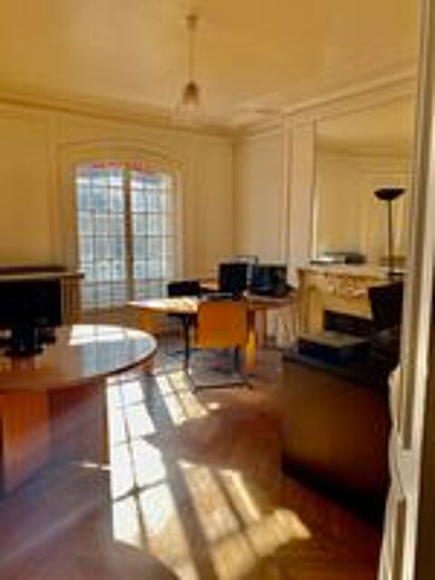   PARIS 8e ? CHAMPS-ÉLYSÉES ? BUREAUX DE 12 À 30 m² 
