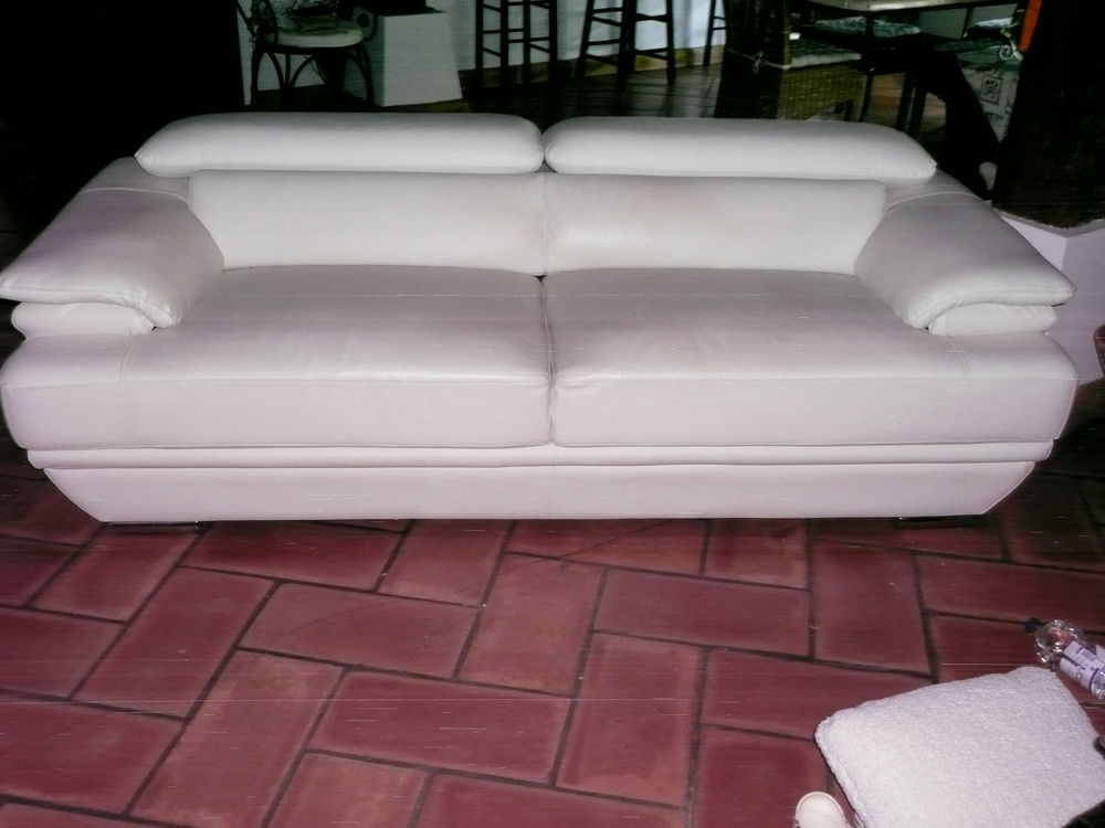un canap&eacute; cuir blanc Meubles