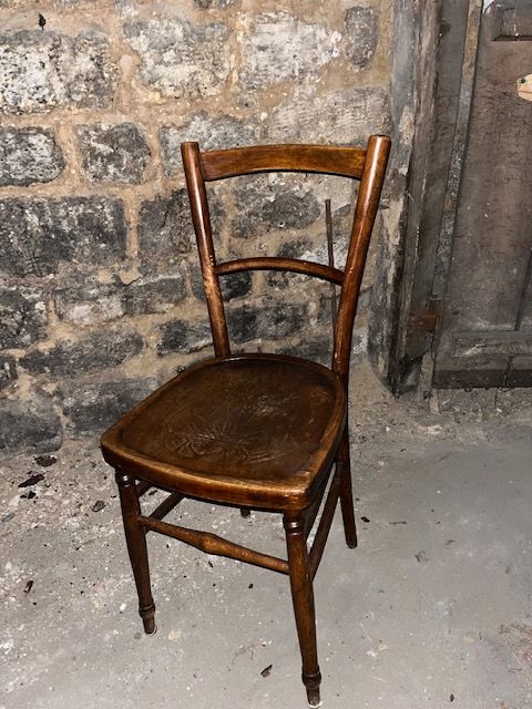 Chaises en bois type bistrot 25 Paris 17 (75)