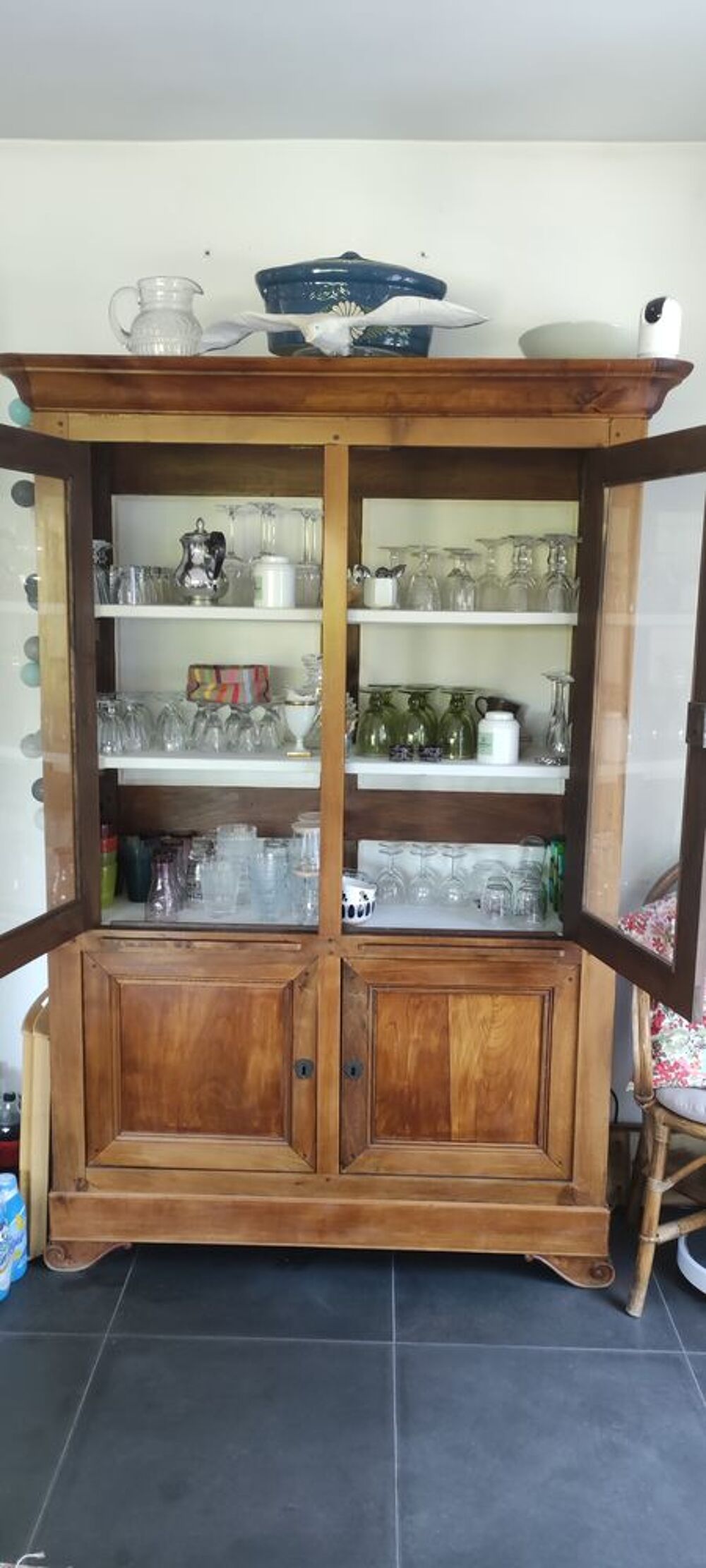vitrine bon &eacute;tat, disponible dans le Var &agrave; Sanary s Meubles