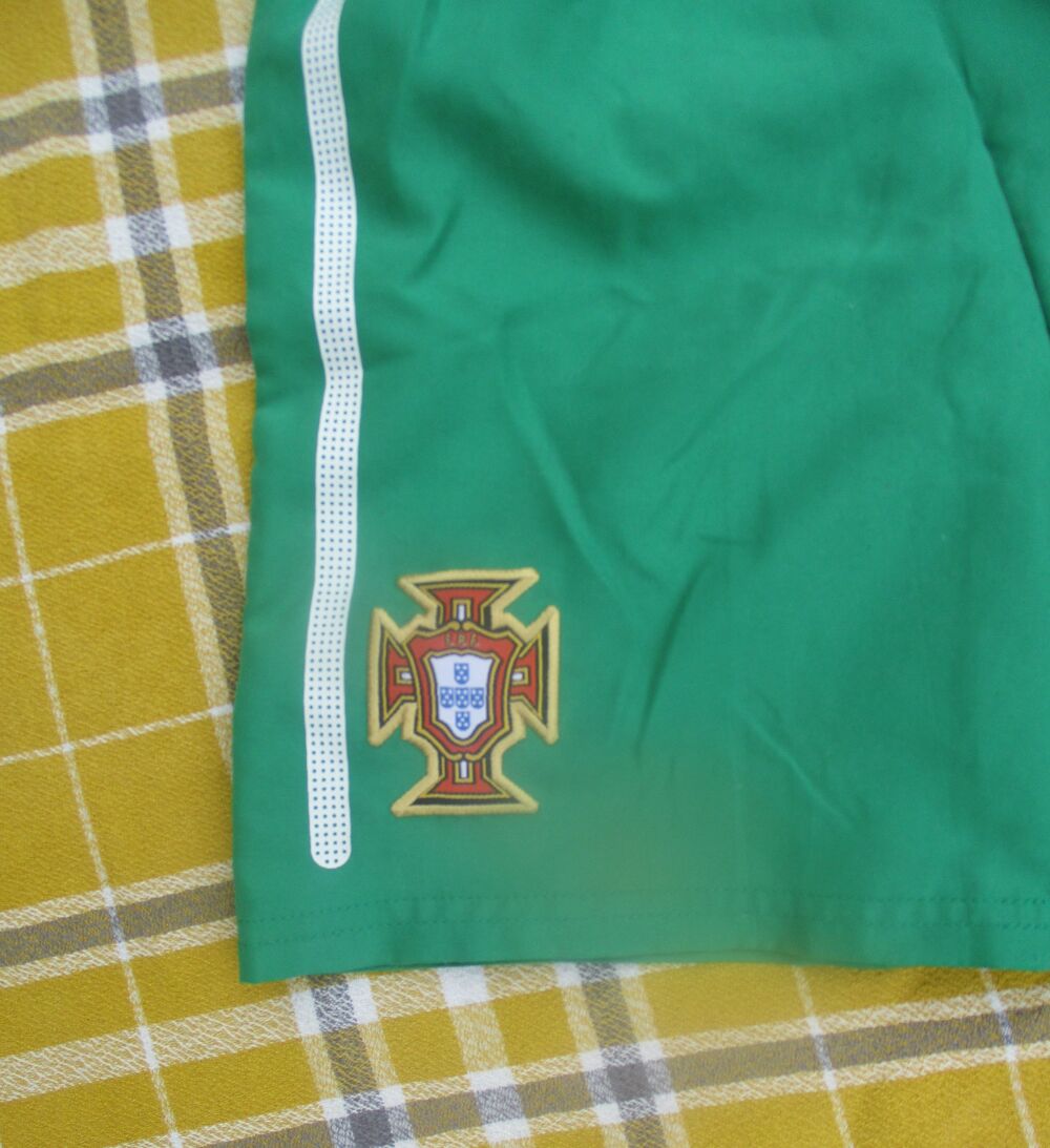 Ensemble Football &quot;Portugal&quot; :Tee-shirt &amp; short en Taille 4A Vtements enfants