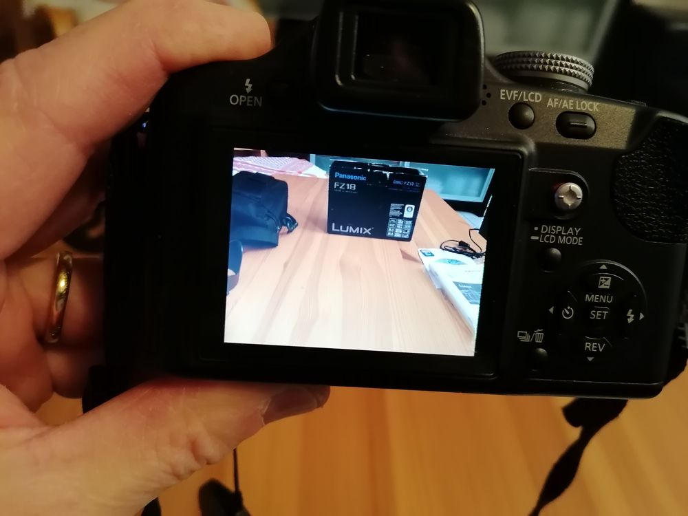 Panasonic Lumix DMC-FZ18 avec accessoires Photos/Video/TV