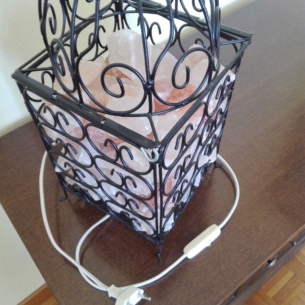 LAMPE DE SEL CRISTAUX ROSES DE L'HIMALAYA ARMATURE FER FORGE Décoration