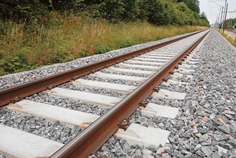 
CHERCHE et ACHETE 16 traverses de chemin fer en beton Bricolage