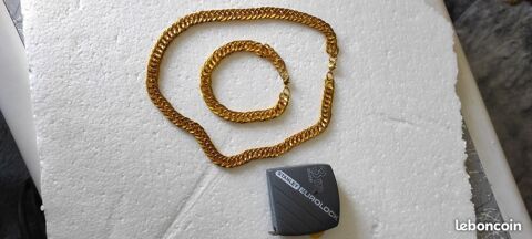 collier +gourmette dor�
fantaisie
mixte 3 Mortain (50)