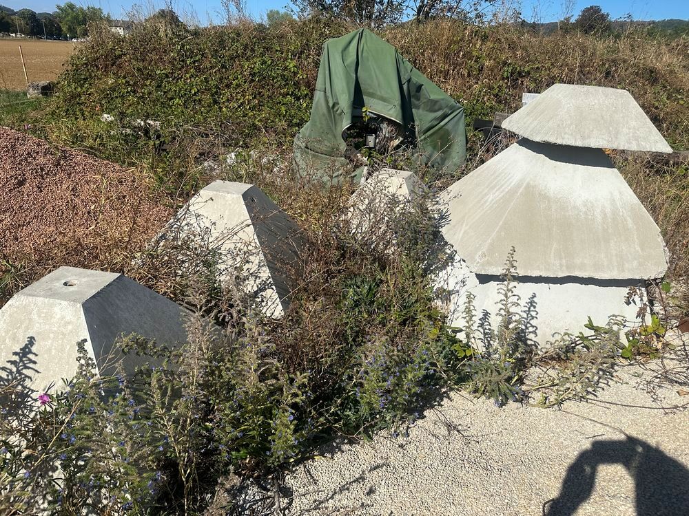   Lot de 6 pyramides en béton 