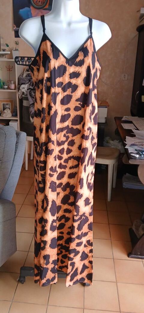 robe longue neuve 23 Sainte-Hermine (85)