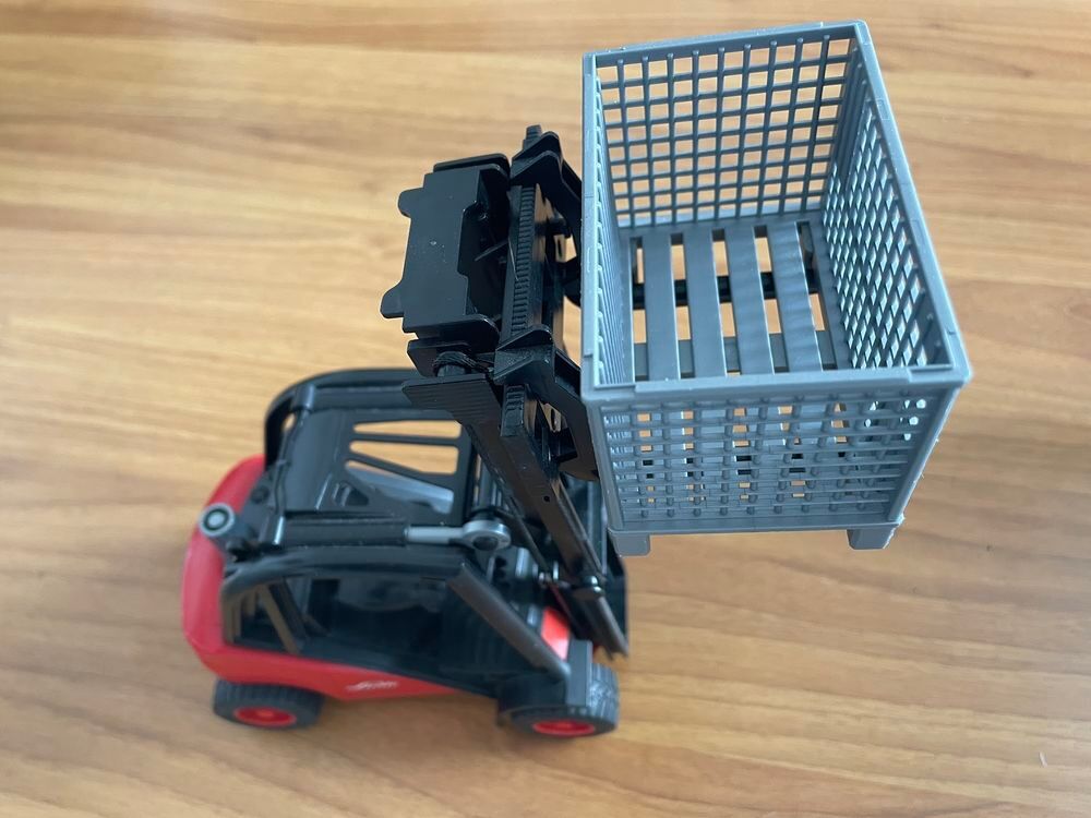 Chariot &eacute;l&eacute;vateur Linde H30D Bruder + acc&eacute;ssoires Jeux / jouets
