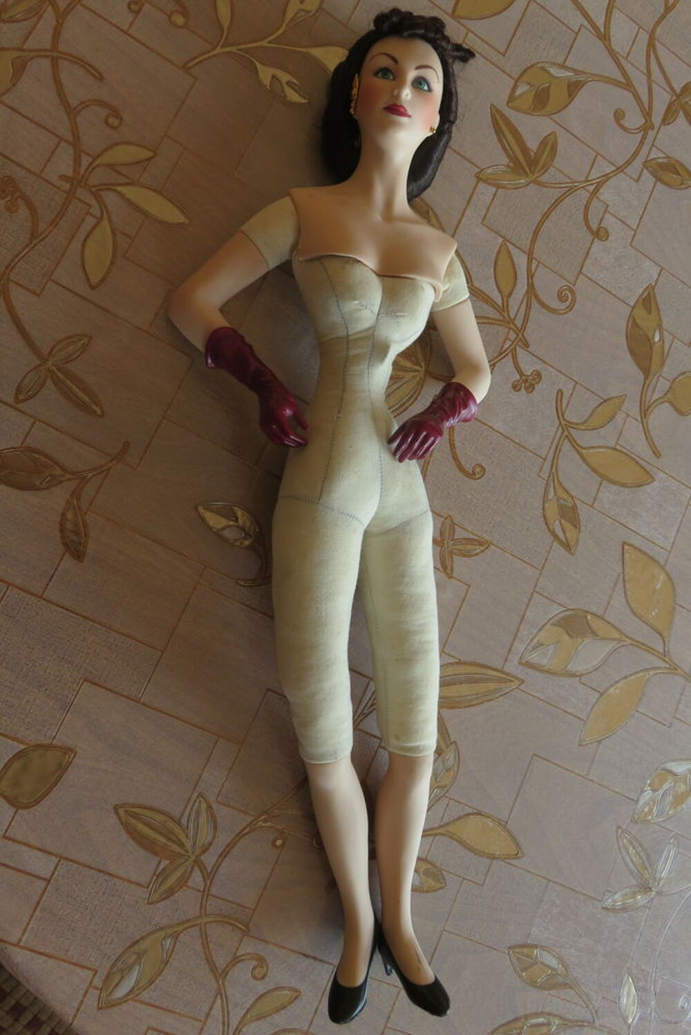 POUPEE DE COLLECTION 