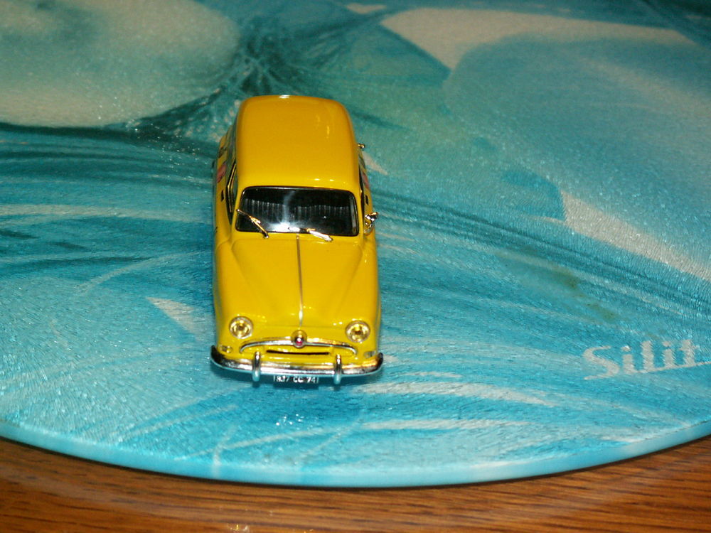 Simca Aronde messag&egrave;re Fruit&eacute; au 1/43e
Jeux / jouets