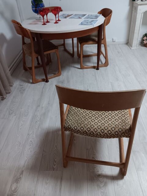 chaises et table 430 Lugny (71)