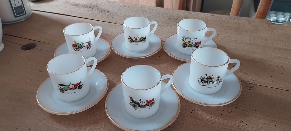 Service a caf&eacute; en arcopal France vielles automobille 1900 Décoration