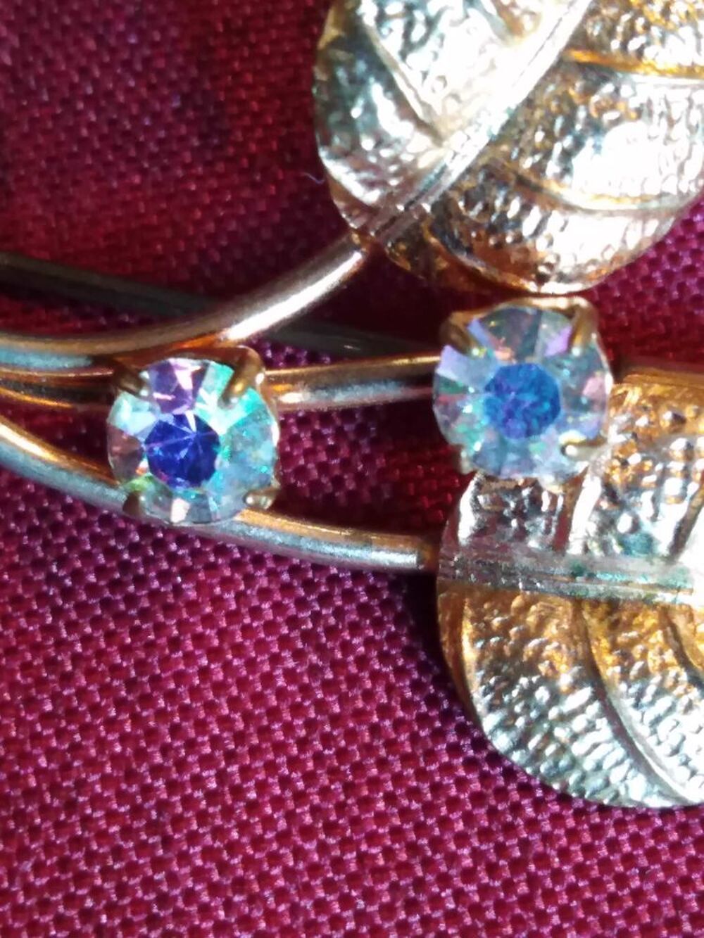 Ancienne broche dor&eacute;e avec deux pierres Bijoux et montres
