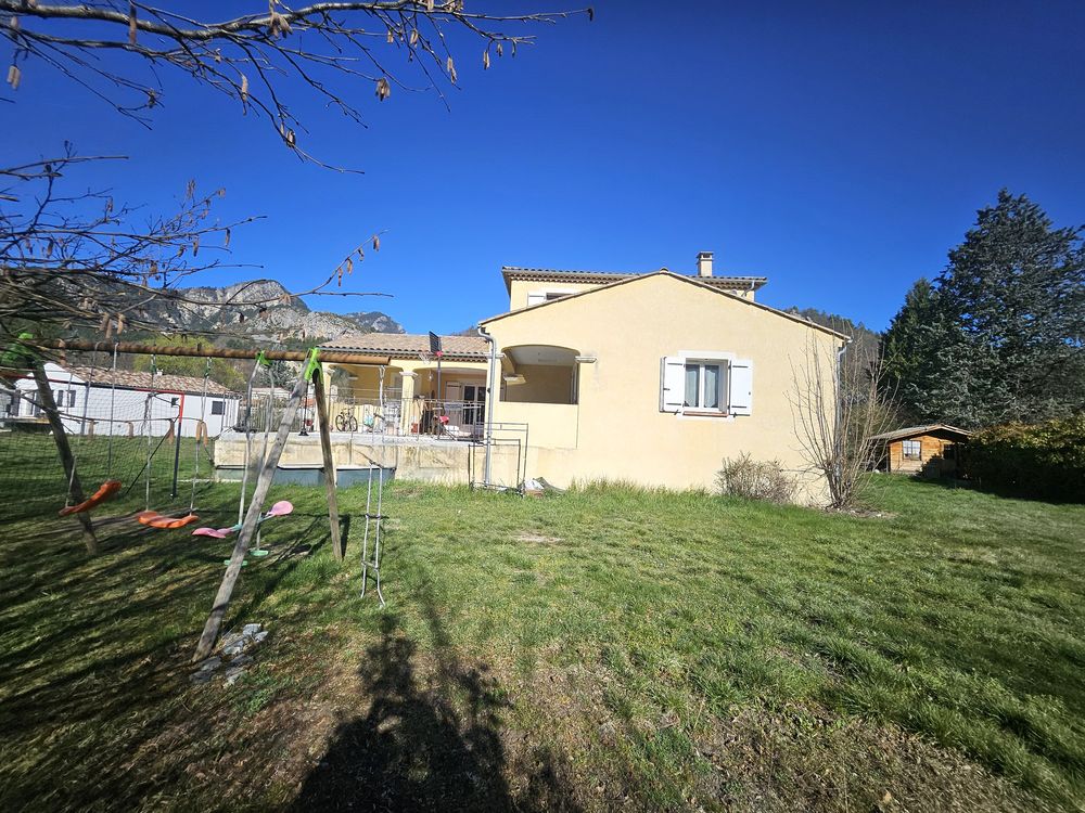 Vente Villa Villa spacieuse et lumineuse sur 2 niveaux, terrain plat piscinable Castellane