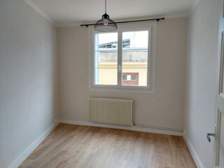  Appartement à louer 4 pièces 45 m²
