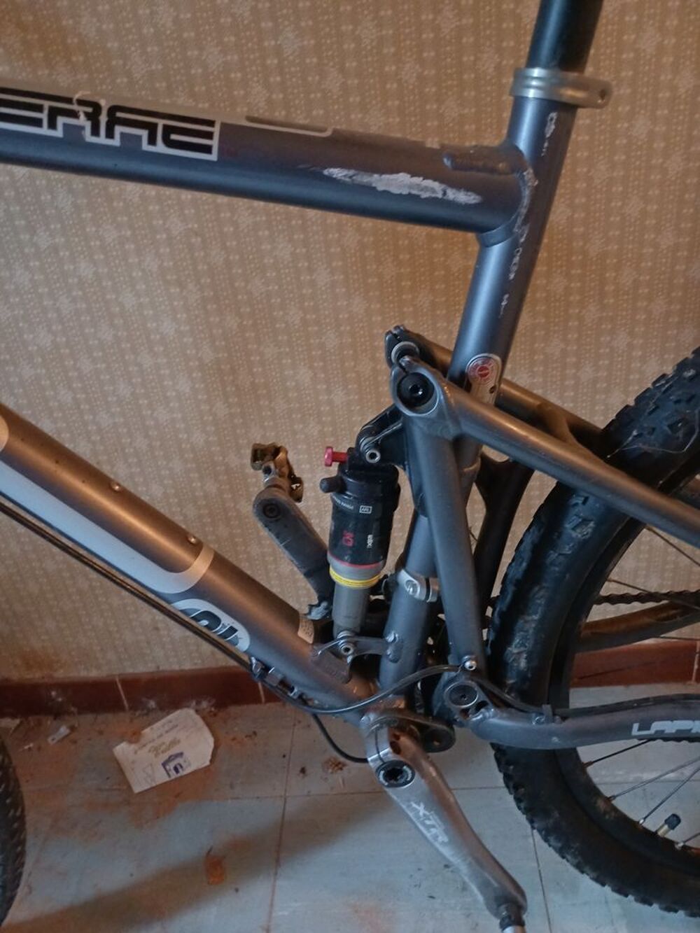 VTT lapierre tr&egrave;s bon &eacute;tat.
Mod&egrave;le x control 2005.
Sports