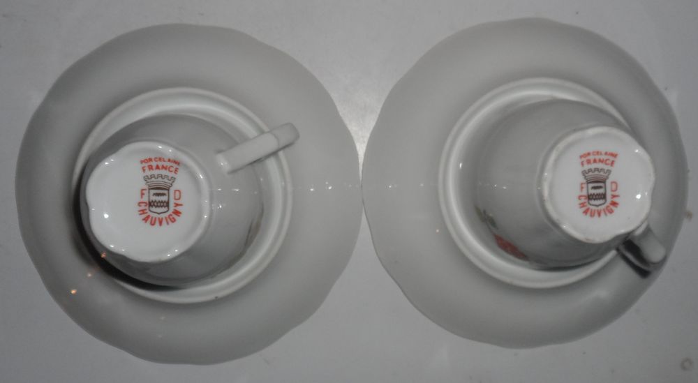 2 tasses et soutasses &agrave; caf&eacute; vintages neuves en Porcelaine
Cuisine