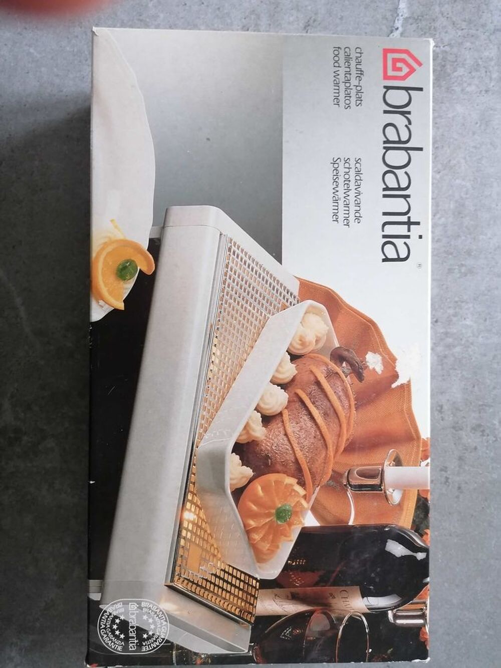 3 appareils &eacute;lectrom&eacute;nagers. Saucier, chauffe plat et couteau &eacute;lectrique. Electroménager