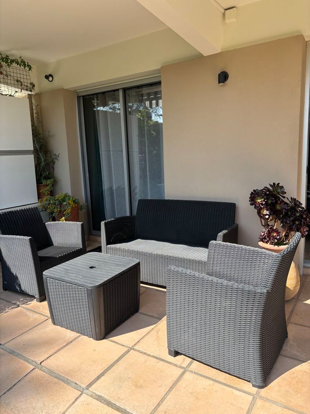 Canap&eacute; fauteuils table de jardin Jardin
