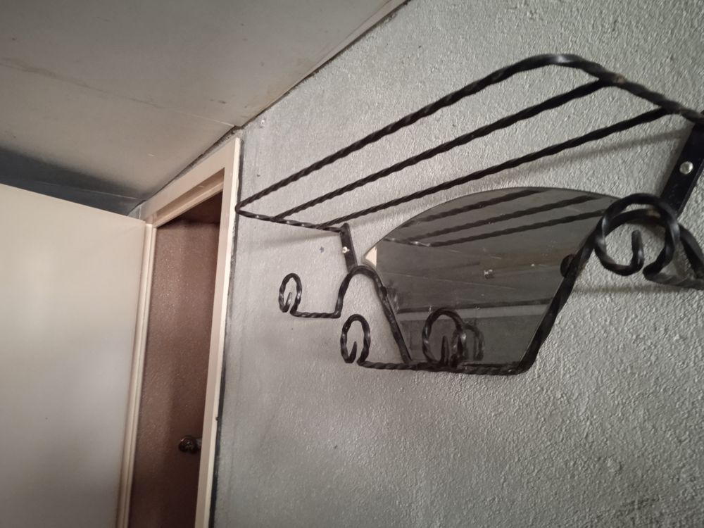 un porte manteau mural en fer Meubles