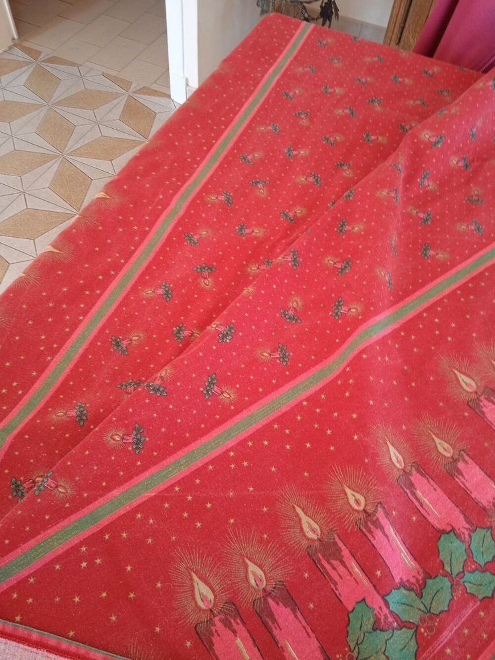 une grande nappe de no&euml;l Décoration