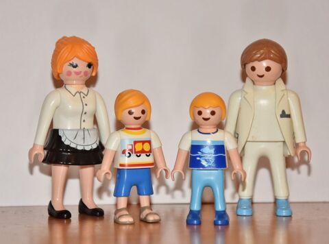  2 playmobils avec 2 enfants playmobils. Tr�s bon �tat
7 Gujan-Mestras (33)