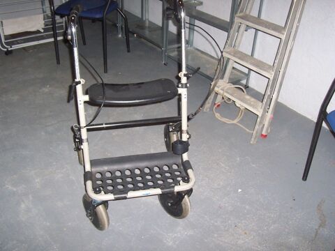D�ambulateur � roulettes avec assise 50 Perpignan (66)