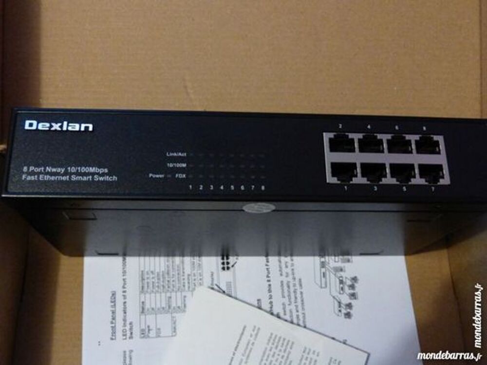 DEXLAN Switch r&eacute;seau 8 ports 10/100 Alim. interne Matériel informatique