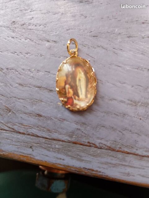 Pendentif Marie La Motte-d'Aveillans (38)