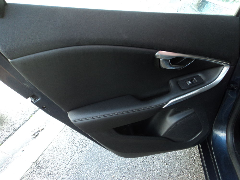 V40 T2 122 Geartronic 6 Inscription 2018 occasion 78610 Le Perray-en-Yvelines