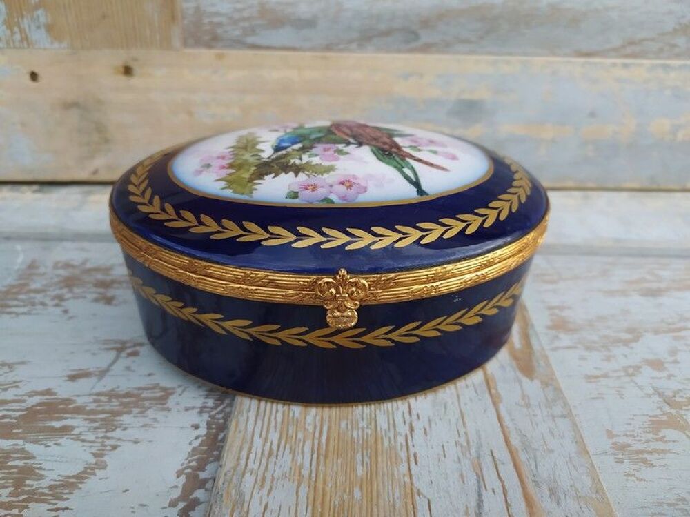 Boite &agrave; Bijoux Porcelaine de Limoges Bleu Cobalt et Bronze Décoration