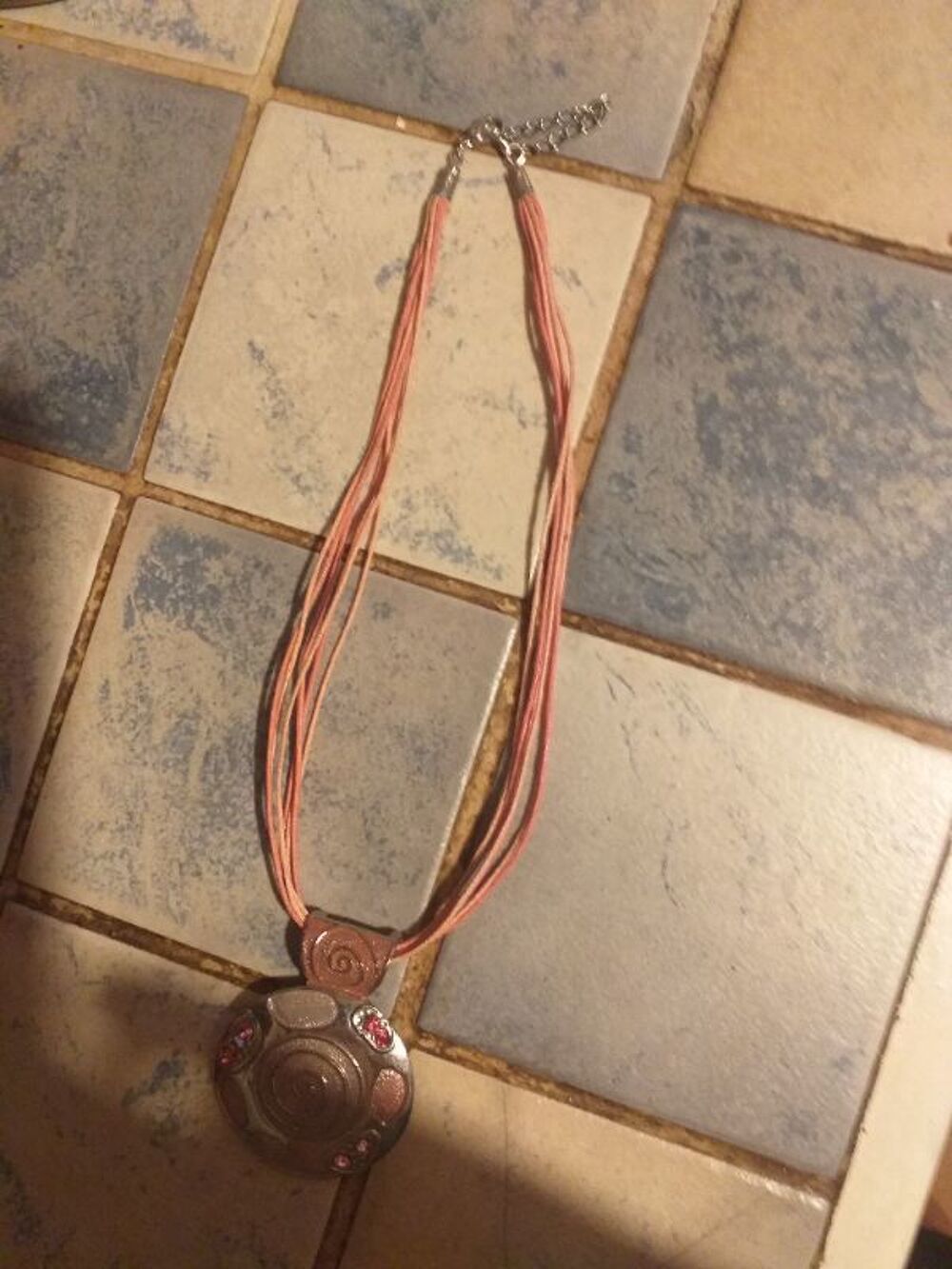 PENDENTIF PATRICE BREAL
Bijoux et montres
