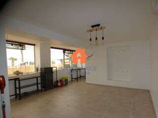  Appartement à louer 3 pièces 140 m²