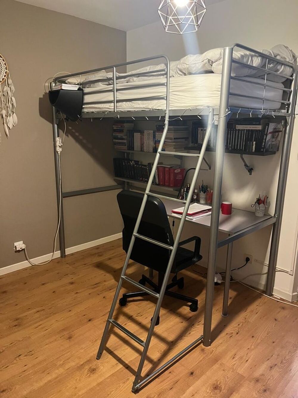  2 Lits mezzanine noir et gris 
Meubles
