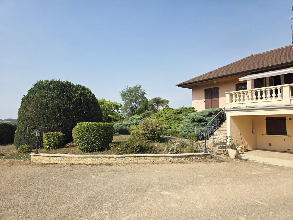 Vente Maison Le titre de Grande maison familiale avec 5 chambres, dépendances et terrain arborévotre annonce Tournus