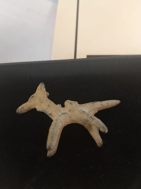 Figurine animalière en bronze  age du bronze 1200 -600 BC 300 Montreuil (93)