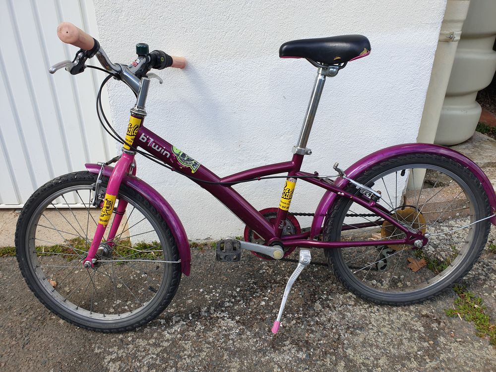 v&eacute;lo jeune ado r&eacute;vis&eacute;.A prendre sur place. Vélos