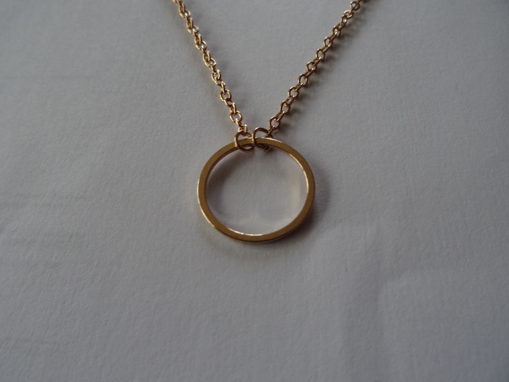 collier dor&eacute; Bijoux et montres