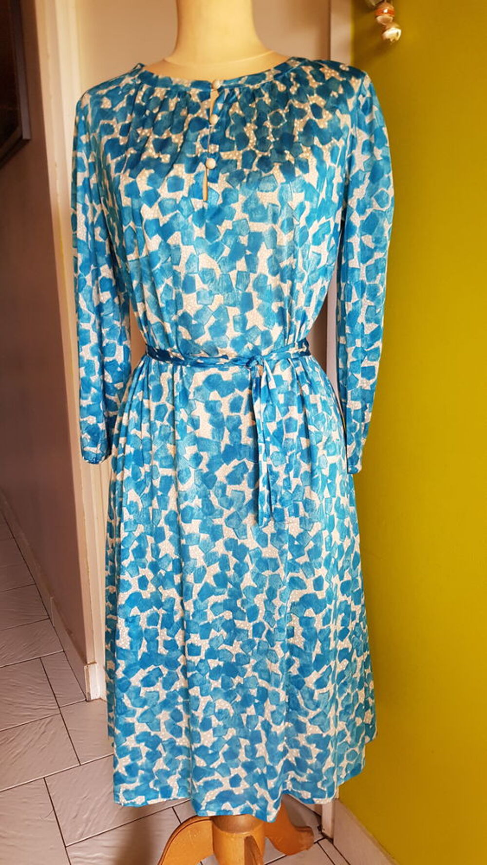 Robe manches longues taille 42
Vtements