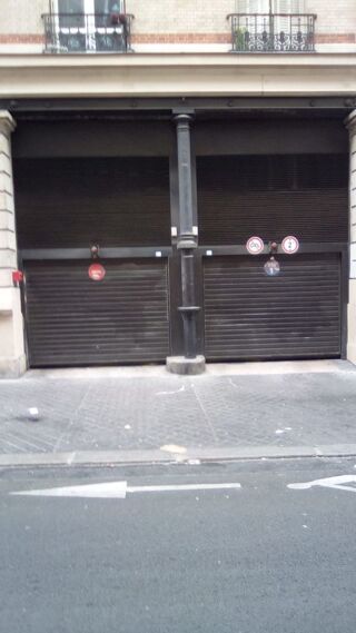  Parking / Garage � louer 13 m� Paris