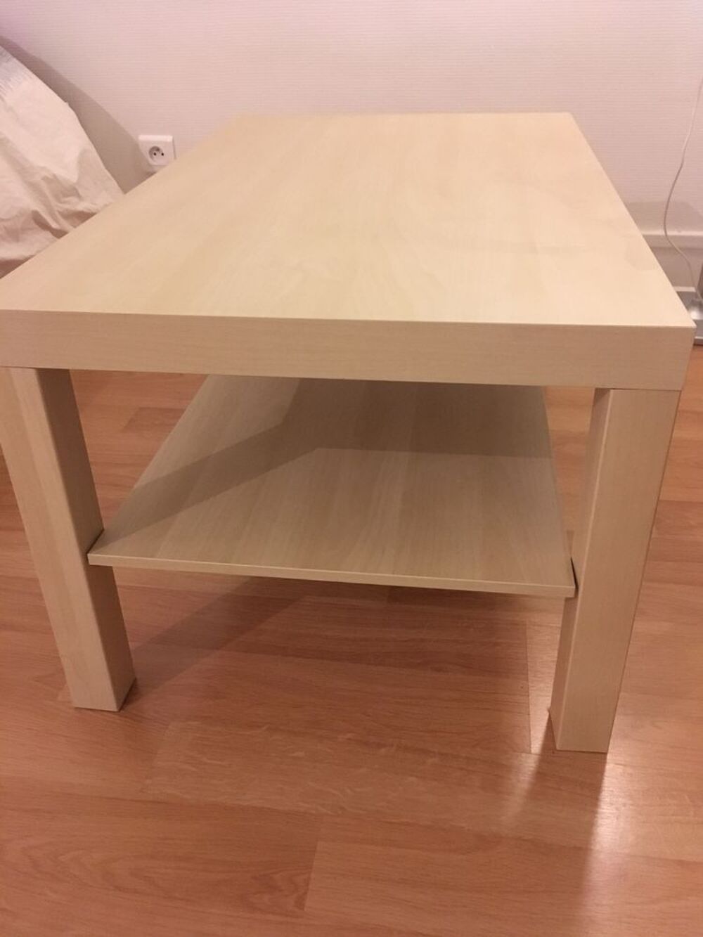 Table basse - quasi neuve - 25 euros Meubles