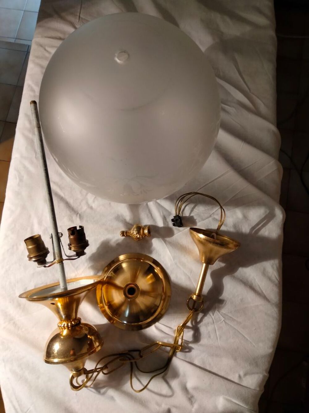 Lustre boule ancien. Décoration