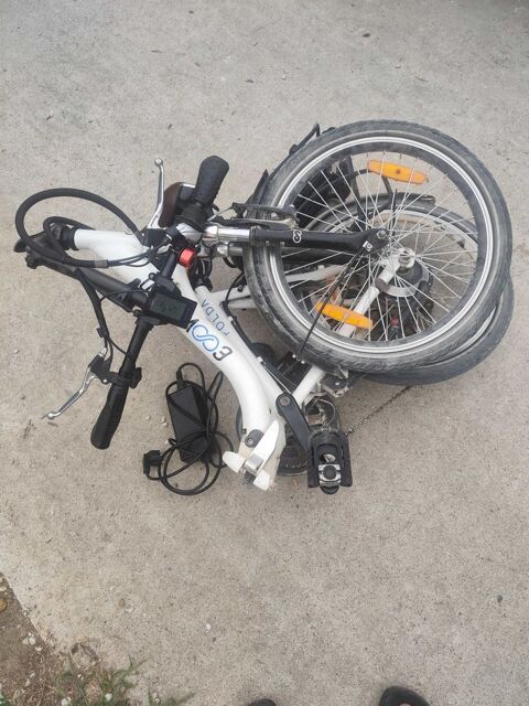 vélo électrique pliable batterie neuve chargeur parcours 110 km 7 vitesse fourche télescopique        se Fareins (01)