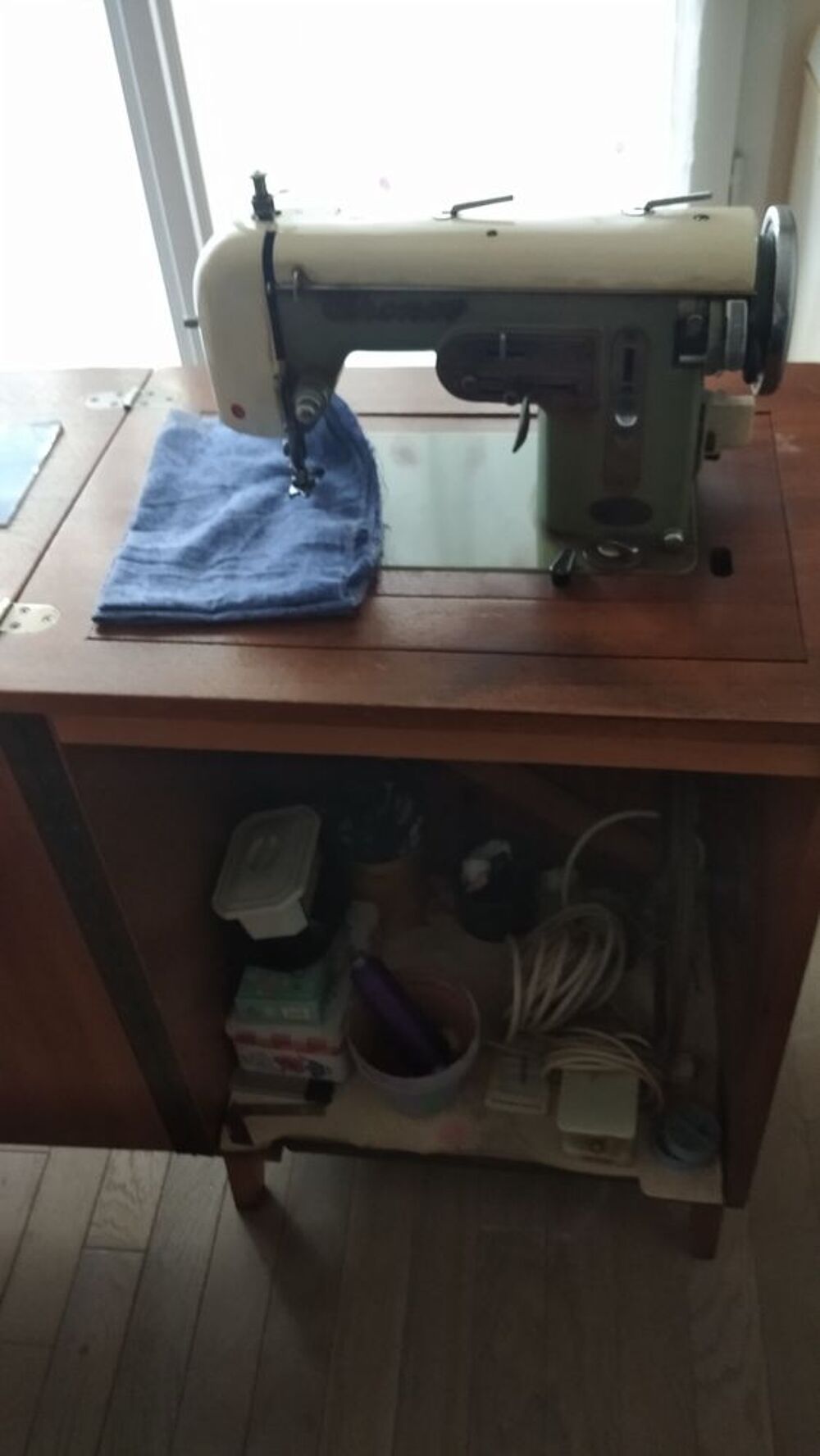machine &agrave; coudre Meubles