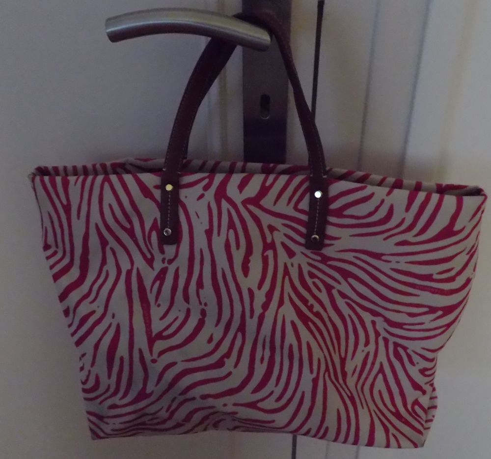 Sac cabas moyen Le Tanneur rose fonc&eacute; z&eacute;br&eacute; Maroquinerie