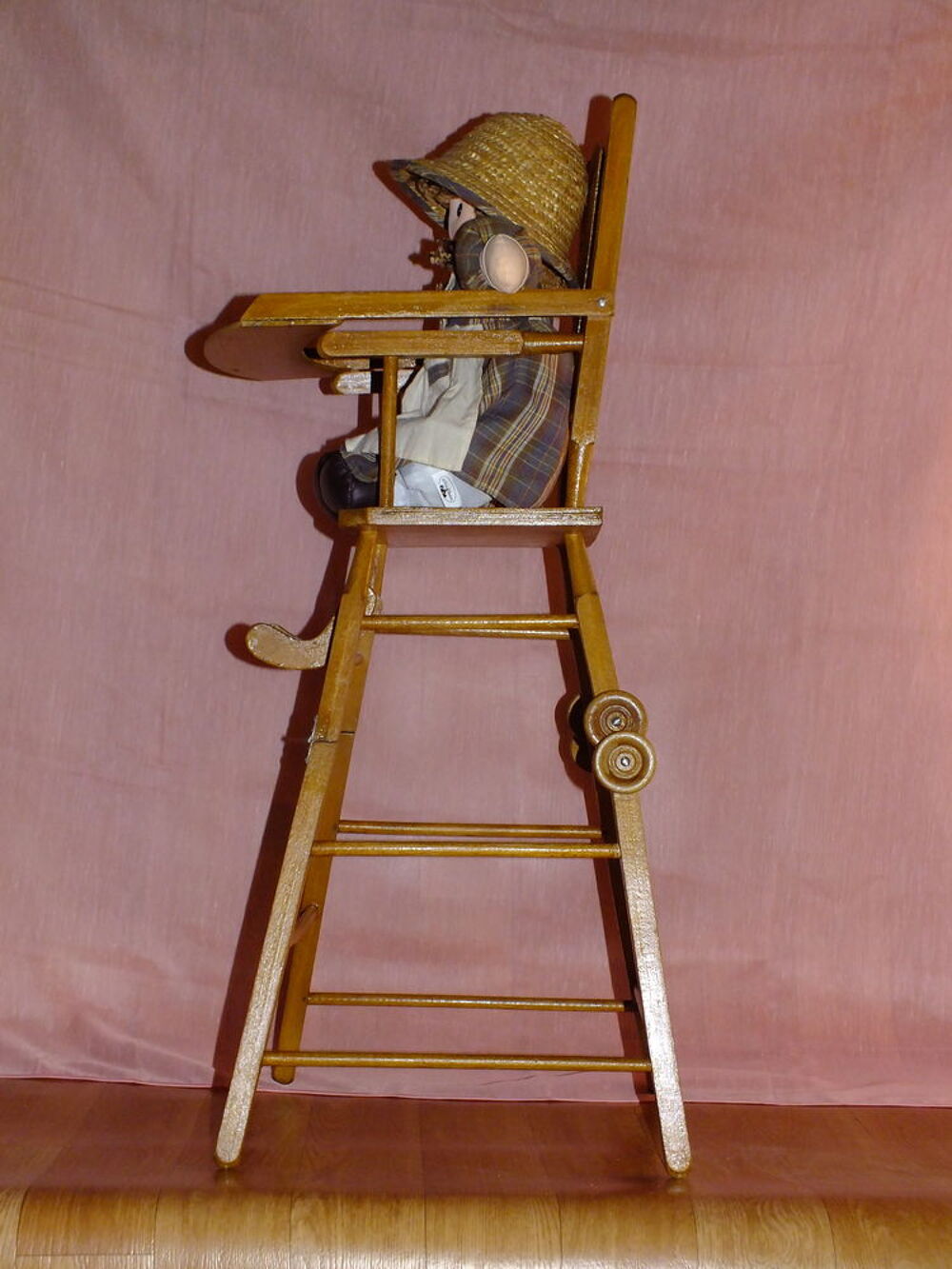 chaise haute de poup&eacute;e Jeux / jouets