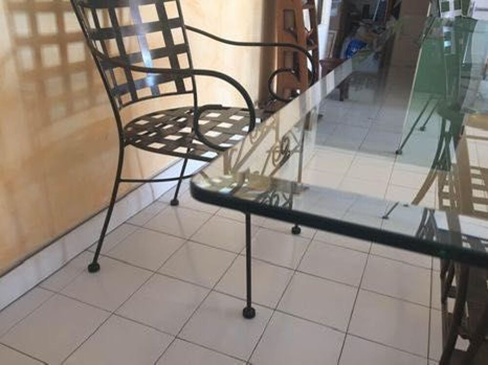 table verre + 4 fauteuils assortis Meubles