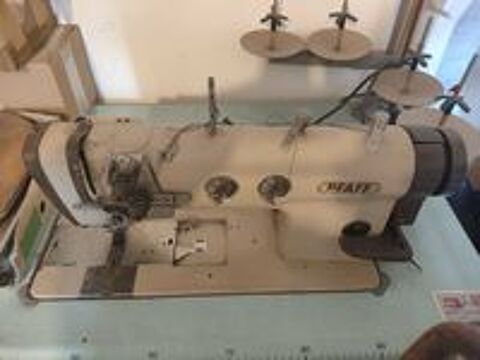   Machine Pfaff double aiguille à  double entraînement 