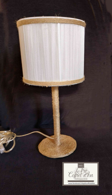 lampe avec corde et abat-jour en tissu blanc 15 La Rochelle (17)