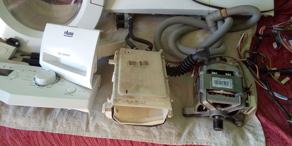 accessoires pour mpachine &agrave; laver faure mod&egrave;le:FWG1120M Electroménager